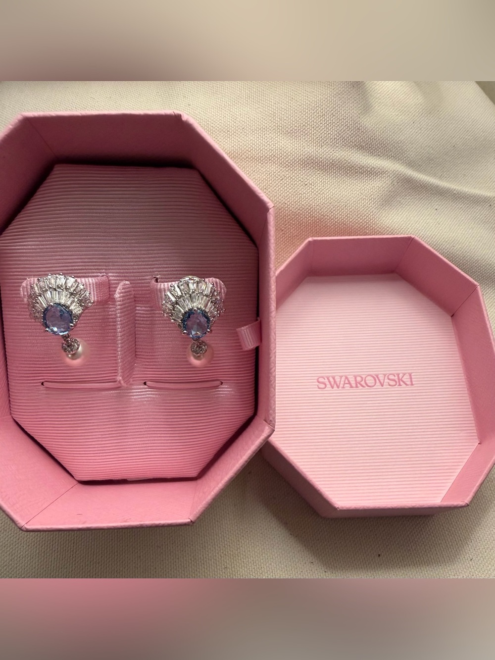 Swarovski Idyllia pearl drop earrings:
Crystal, Shell, Blue, Rhodium plated